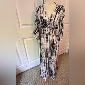 INC Maxi v-neck dress black and white with 3/4 loose sleeves and side slits
